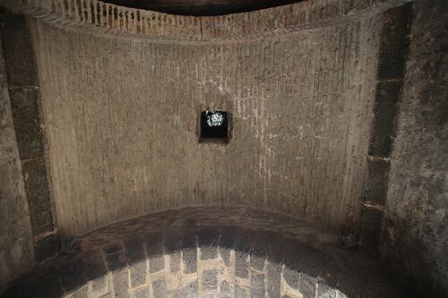 Bóveda y hueco de buhera de la puerta de Jerez del recinto amurallado de Tarifa