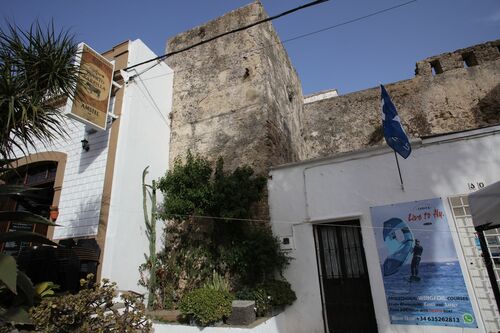 Torre 2 al norte de la puerta de Jerez del recinto amurallado de Tarifa