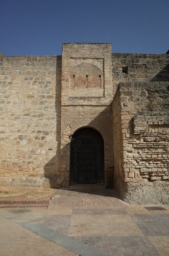 Puerta exterior de la puerta de la Ciudad del alcázar de Jerez