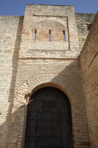Detalle de la puerta exterior de la puerta de la Ciudad del alcázar de Jerez