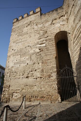 Exterior de la puerta del Campo del alcázar de Jerez