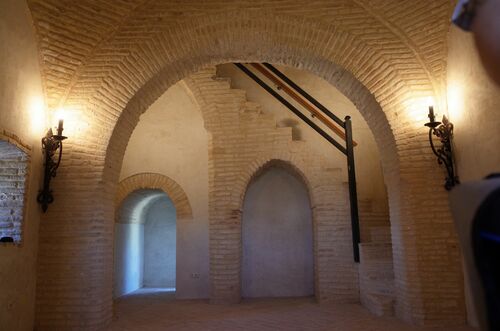 Interior de la torre oeste del alcázar de Jerez con la escalera de subida a la terraza
