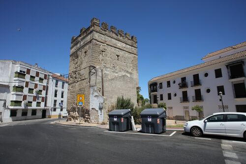 La torre del ángulo noroeste del recinto amurallado de Jerez desde el oeste