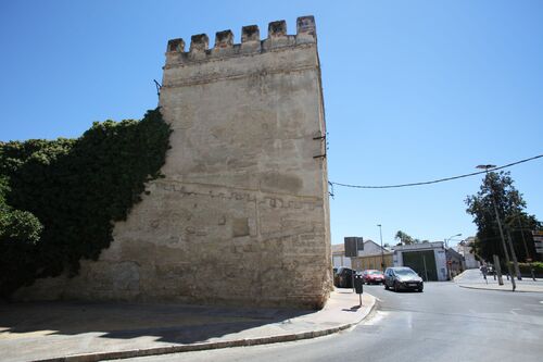 Frente norte de la torre del ángulo noroeste del recinto amurallado de Jerez