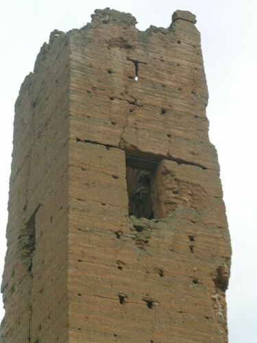 Detalle de los accesos a la torre norte de Santa Catalina