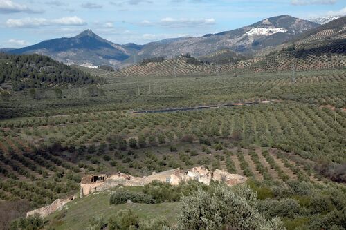 Vista del territorio de Segura y su población desde el asentamiento de Gutamarta