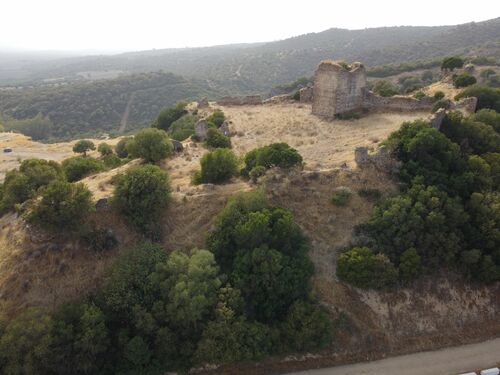 Vista aérea del castillo de Setefilla desde el este