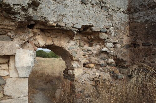 Resto de la puerta del recinto interior del castillo de Setefilla por su parte interna