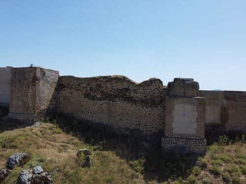 Torres del lado noreste del castillo de Montemolín