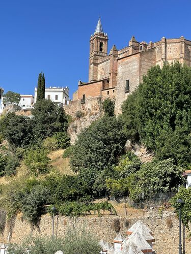 Escarpe topográfico de Zufre en la vertiente sur, al pie de Santa María