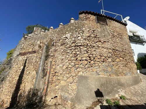 Defensa del recodo donde aparece el Postigo de la muralla de Zufre