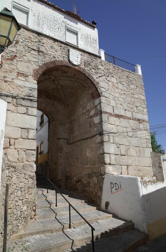 Vista exterior de la puerta del Mirador de la alcazaba de Elvas
