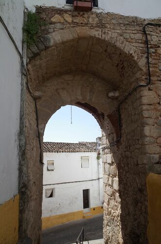 Vista desde el interior de la puerta del Mirador de la alcazaba de Elvas