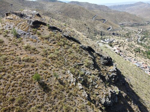 Vista aérea de la muralla noreste de la alcazaba de Velefique