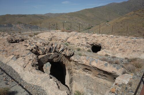 Bóvedas del aljibe de la alcazaba de Velefique desde el sureste