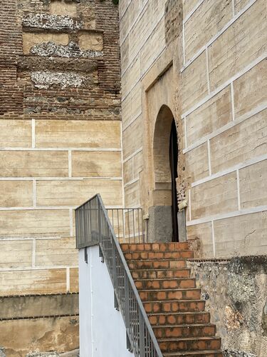 Puerta antigua del castillo de Aroche