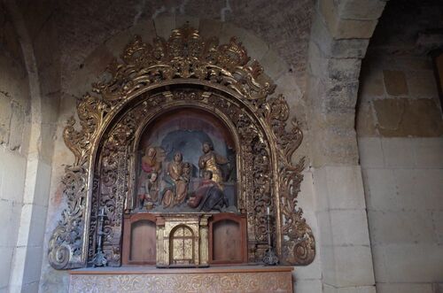Espacio interior de planta baja de la torre-puerta de Belén en Córdoba habilitado como capilla