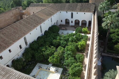 Vista general del llamado patio morisco del palacio almohade del Alcázar de Córdoba