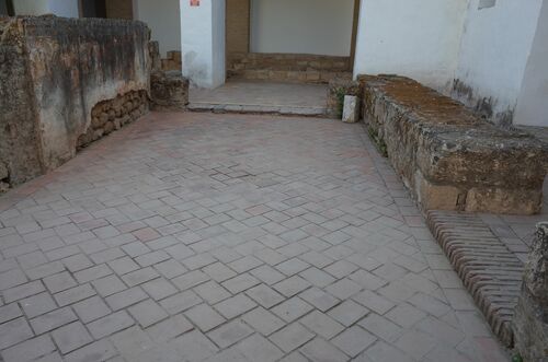 Restos del salón meridional del palacio almohade del Alcázar de Córdoba desde el oeste