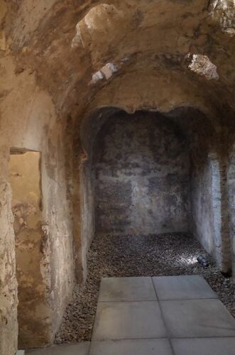 Bóveda y alhanía occidental de la sala caliente del hammam almohade del Campo de los Mártires en el Alcázar de Córdoba