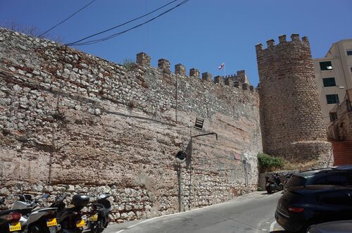Lienzo de la muralla del lado sureste de la alcazaba de Gibraltar con restos de obra de tapia posiblemente almohade