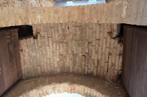 Bóveda que cubre el pasaje de la puerta del castillo de Jimena de la Frontera 