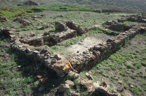 Detalle de una de las celdas-mezquita de la zona sureste del ribat de Arrifana, Aljezur.