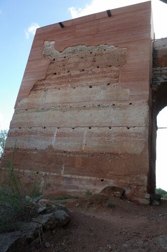 Frente noroeste de la torre albarrana del castillo de Paderne