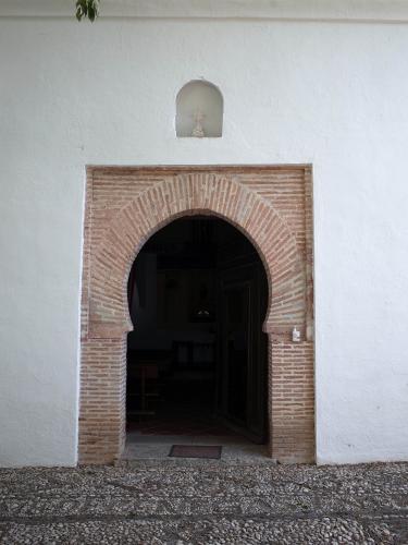 Puerta de acceso a la ermita-morabito de San Sebastián
