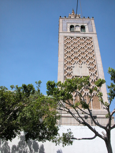 Alzado este de la mezquita de la qasba de Túnez con la inscripción fundacional