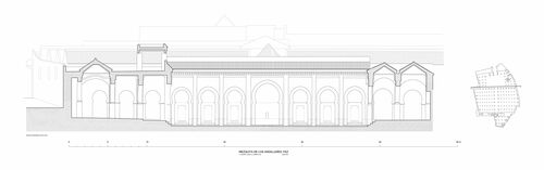 Sección transversal por el patio con la fachada de la sala de oración de la mezquita de los Andalusíes de Fez
