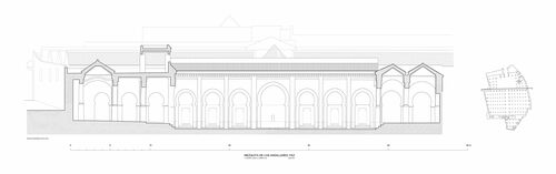 Sección transversal por el patio con la fachada de la sala de oración de la mezquita de los Andalusíes de Fez