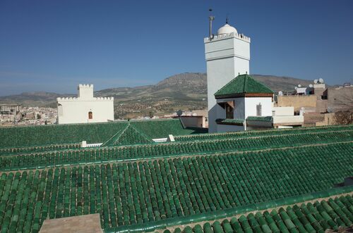 Cubiertas y alminar de la mezquita de los Andalusíes de Fez