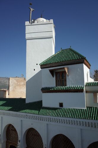 El alminar y el cuarto de relojes de la mezquita de los Andalusíes de Fez
