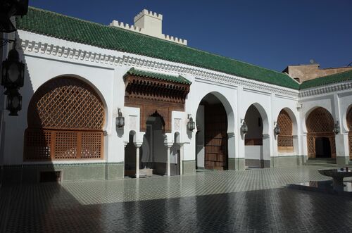 Lado norte del patio de la mezquita de los Andalusíes de Fez