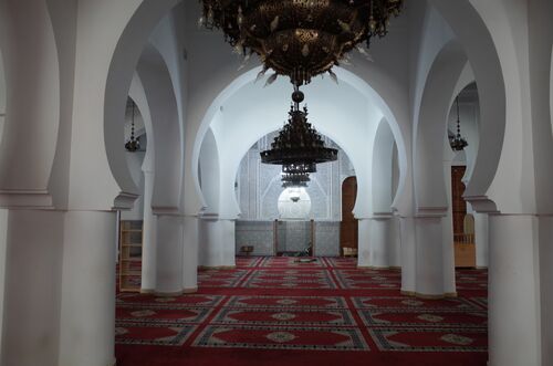 Nave axial de la sala de oración de la mezquita de los Andalusíes de Fez