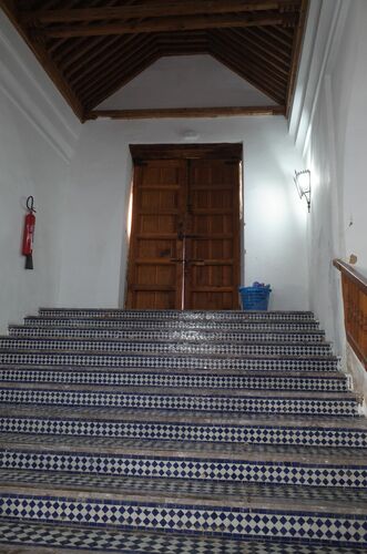 La puerta oriental de la sala de oración de la mezquita de los Andalusíes de Fez