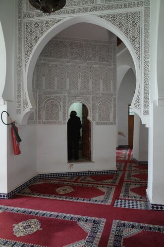 Puerta de acceso a la escalera del alminar de la mezquita de los Andalusíes de Fez
