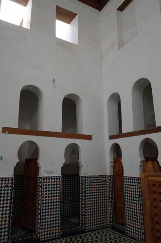 Ángulo este de la sala interior de la mīḍāʾa de la mezquita de los Andalusíes de Fez