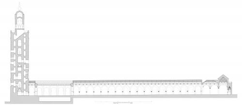 Sección longitudinal por el eje de la mezquita con la solución de arquitrabes de madera en las naves de la qibla