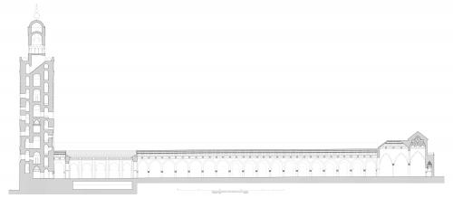 Sección longitudinal por el eje de la mezquita con la solución de arcos en las naves de la qibla
