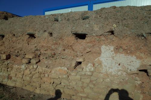 Detalle de recalce del muro exterior occidental