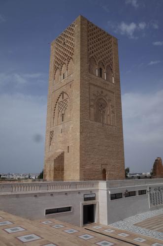 Vista del alminar desde el suroeste con el hueco de los antiguos aljibes