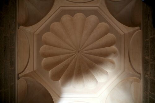 Cúpula gallonada de la primera cámara interior del alminar de la mezquita almohade de Rabat
