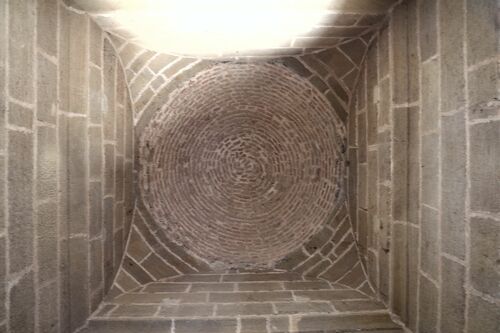 Bóveda vaída de la quinta cámara interior del alminar de la mezquita almohade de Rabat