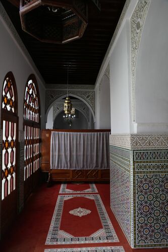 Nave norte sur del patio añadida a la fachada de la sala de oración de la mezquita de la Qasba de Rabat