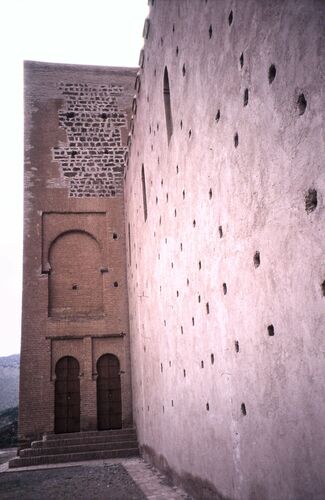 Vista del alminar de la mezquita de Tinmal desde el este