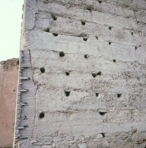 Detalle de la fábrica de tapia de la mezquita de Tinmal en 1991