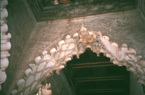 Arco oriental del espacio junto al mihrab de la mezquita de Tinmal