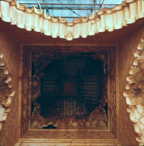Restos de la bóveda de mocárabes del espacio junto al mihrab de la mezquita de Tinmal 